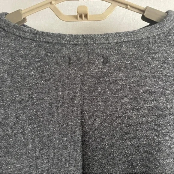 3/4 sleeve “this is no ordinary housewife” sweatshirt size L/XL - Picture 10 of 13